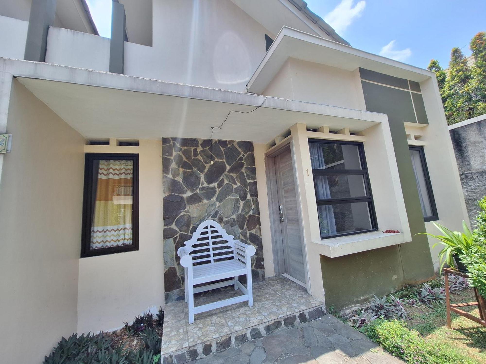 Urbanview Hotel Inkoppabri Cisarua Puncak Luaran gambar